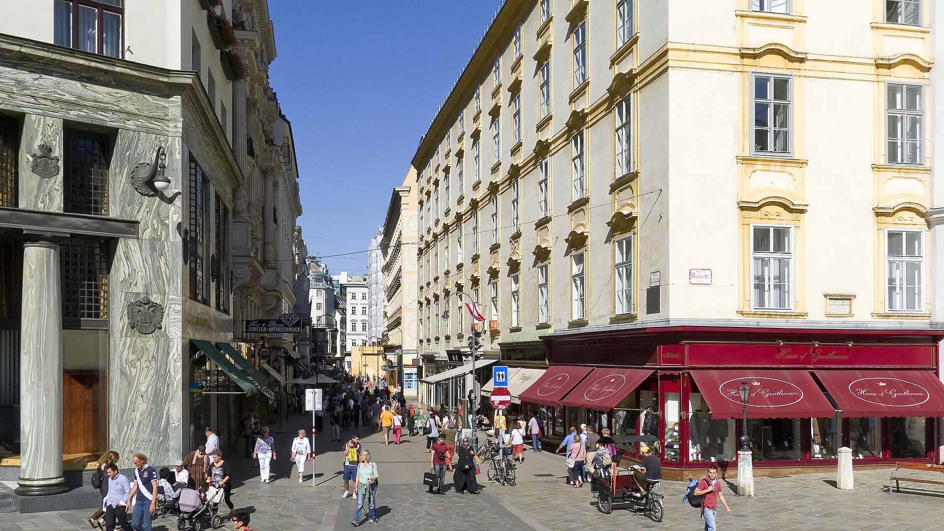 Der Kohlmarkt in der Wiener Innenstadt mit Blick Richtung Hofburg